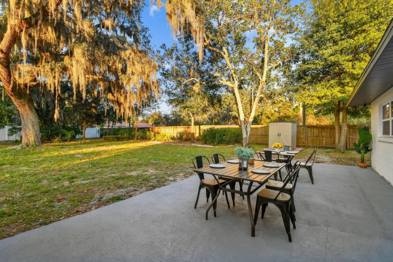 Plush Sheets, Games!, Huge Backyard, Massage Chair